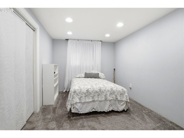 1160 COLUMBIA St Ne, Salem, OR 97301