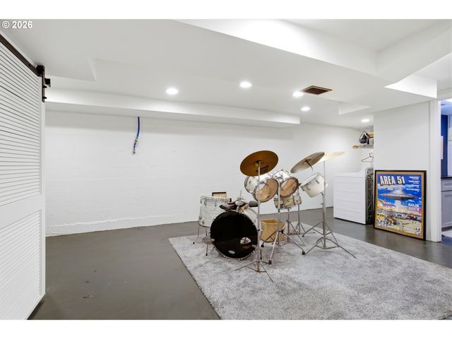 1160 COLUMBIA St Ne, Salem, OR 97301