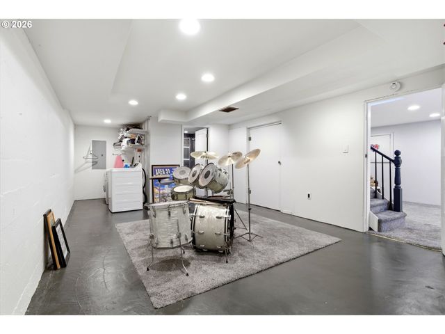 1160 COLUMBIA St Ne, Salem, OR 97301