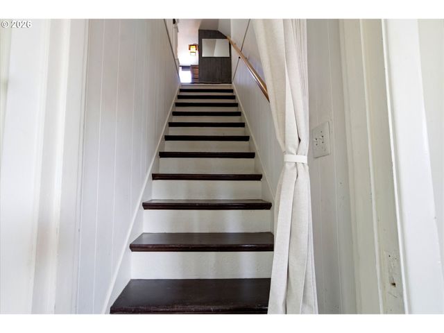 1160 COLUMBIA St Ne, Salem, OR 97301