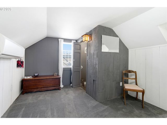 1160 COLUMBIA St Ne, Salem, OR 97301