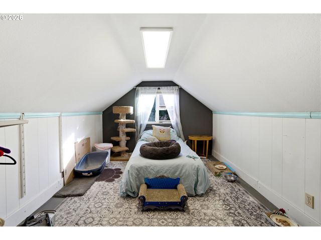 1160 COLUMBIA St Ne, Salem, OR 97301