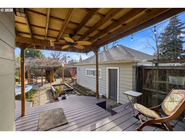 1160 COLUMBIA St Ne, Salem, OR 97301