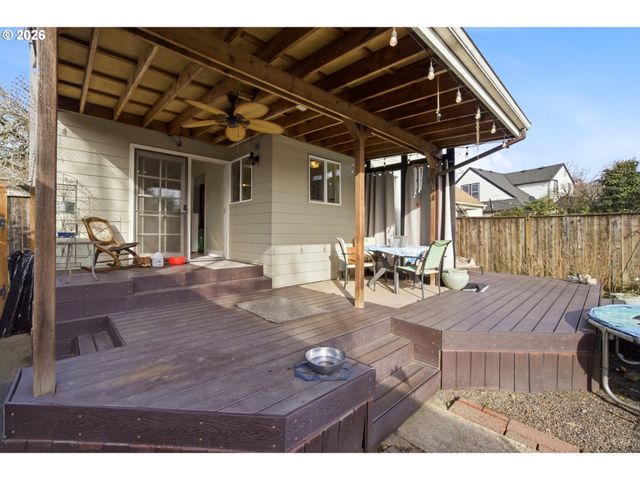 1160 COLUMBIA St Ne, Salem, OR 97301