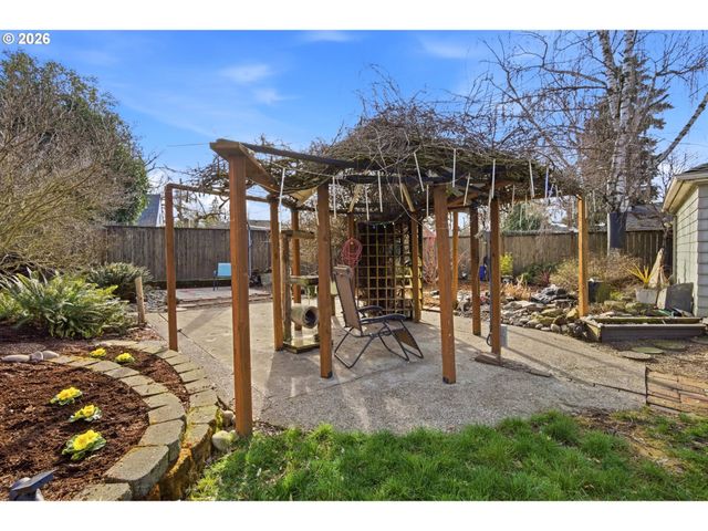 1160 COLUMBIA St Ne, Salem, OR 97301