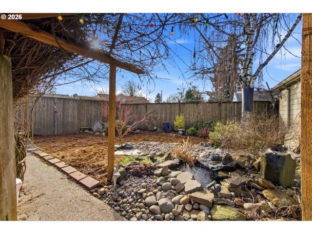 1160 COLUMBIA St Ne, Salem, OR 97301