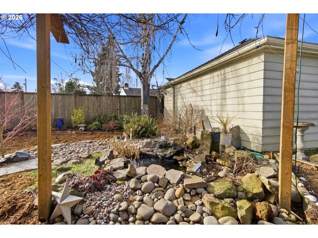 1160 COLUMBIA St Ne, Salem, OR 97301