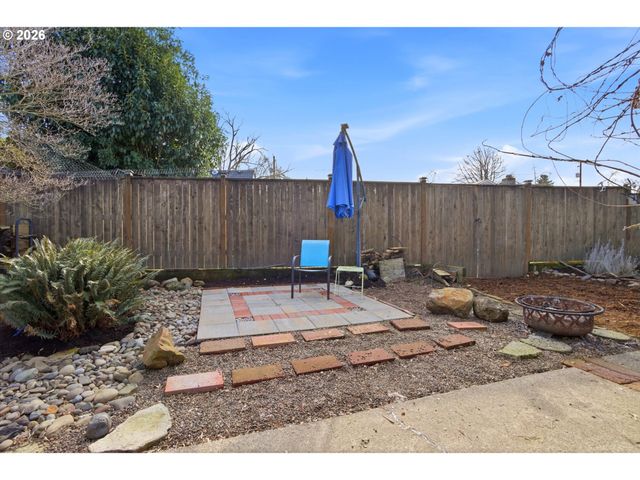 1160 COLUMBIA St Ne, Salem, OR 97301