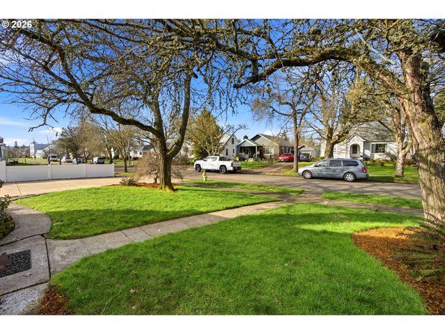 1160 COLUMBIA St Ne, Salem, OR 97301