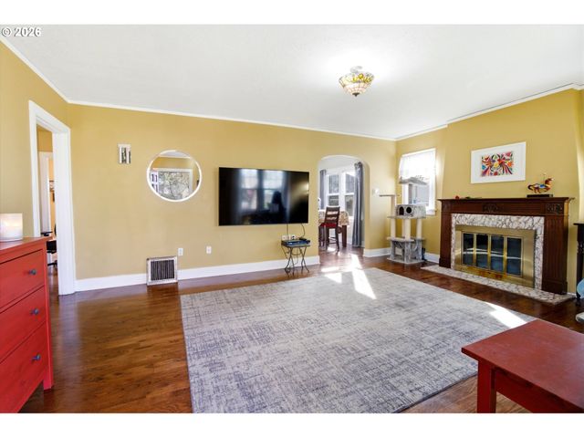 1160 COLUMBIA St Ne, Salem, OR 97301