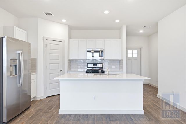 216 Big Cypress Bayou RD, Hutto, TX 78634