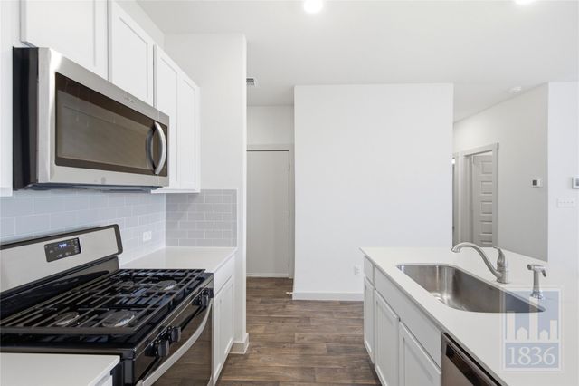 216 Big Cypress Bayou RD, Hutto, TX 78634