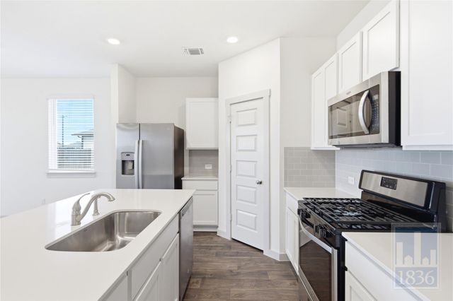 216 Big Cypress Bayou RD, Hutto, TX 78634