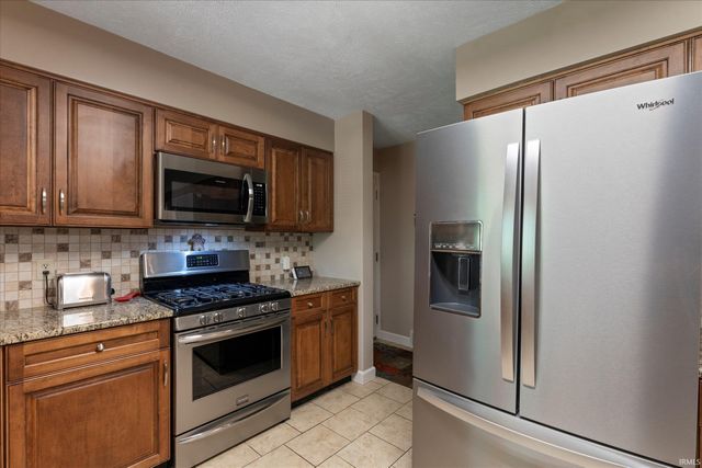 53097 Old Farm Road, Elkhart, IN 46514