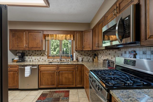 53097 Old Farm Road, Elkhart, IN 46514