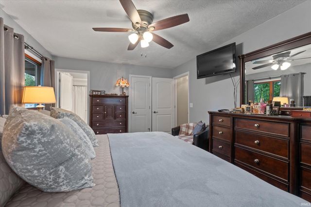 53097 Old Farm Road, Elkhart, IN 46514