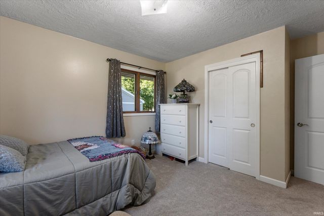 53097 Old Farm Road, Elkhart, IN 46514