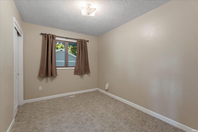 53097 Old Farm Road, Elkhart, IN 46514