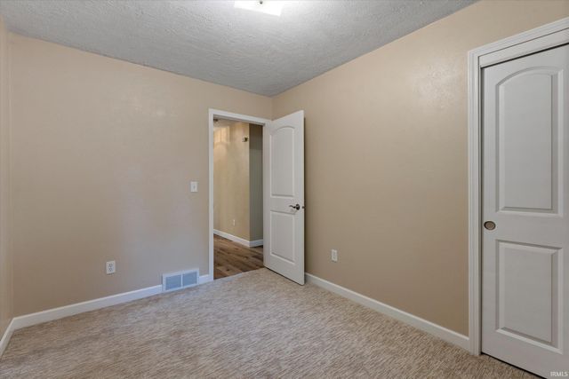53097 Old Farm Road, Elkhart, IN 46514