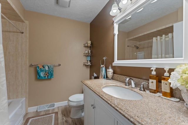 53097 Old Farm Road, Elkhart, IN 46514