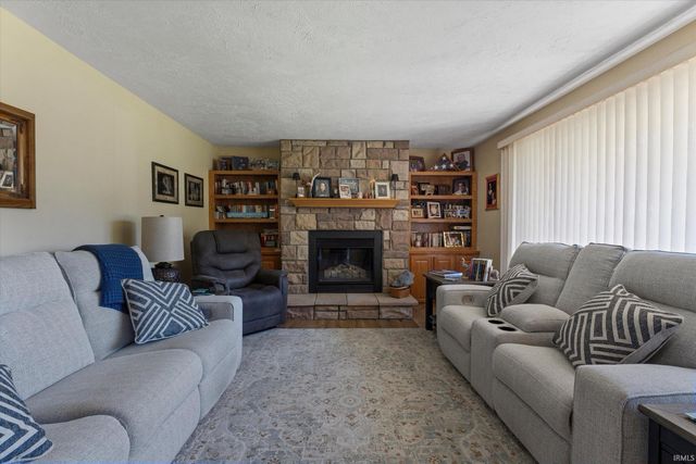 53097 Old Farm Road, Elkhart, IN 46514