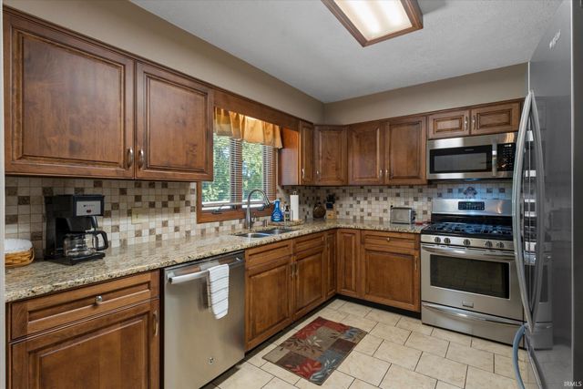 53097 Old Farm Road, Elkhart, IN 46514