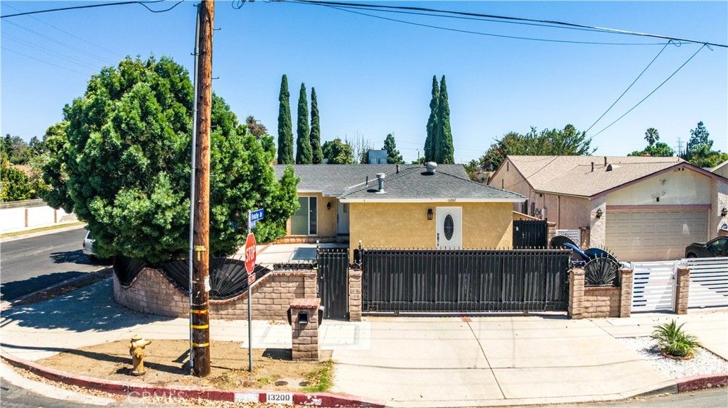 13200 13202 Wentworth Street, Arleta, CA 91331