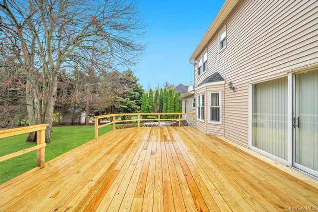 109 Virginia Avenue, Lake Grove, NY 11755