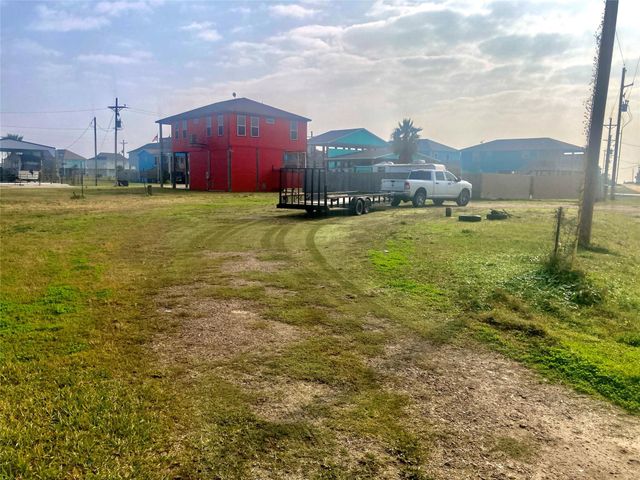 3005 Highway 87, Crystal Beach, TX 77650