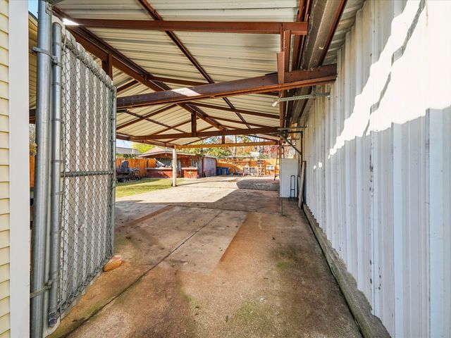 1215 Tarpley Avenue, Dallas, TX 75211