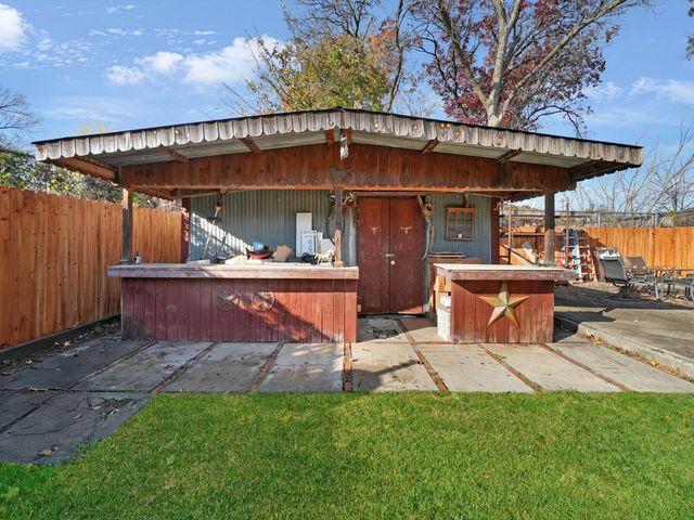 1215 Tarpley Avenue, Dallas, TX 75211