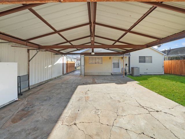 1215 Tarpley Avenue, Dallas, TX 75211