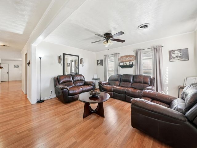 1215 Tarpley Avenue, Dallas, TX 75211