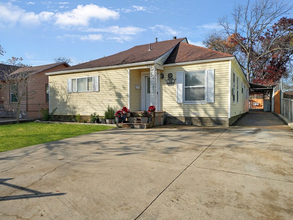 1215 Tarpley Avenue, Dallas, TX 75211