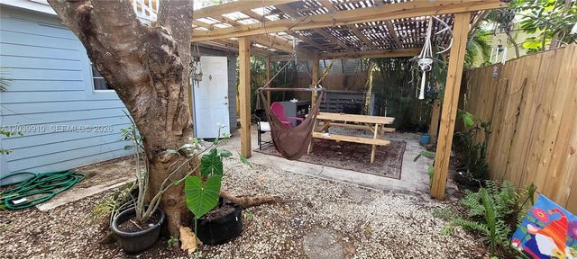 104 NE 5th St, Fort Lauderdale, FL 33301
