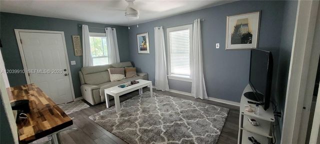 104 NE 5th St, Fort Lauderdale, FL 33301