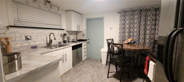 104 NE 5th St, Fort Lauderdale, FL 33301
