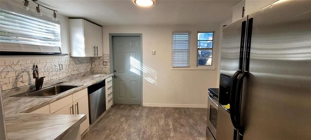 104 NE 5th St, Fort Lauderdale, FL 33301
