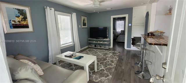 104 NE 5th St, Fort Lauderdale, FL 33301