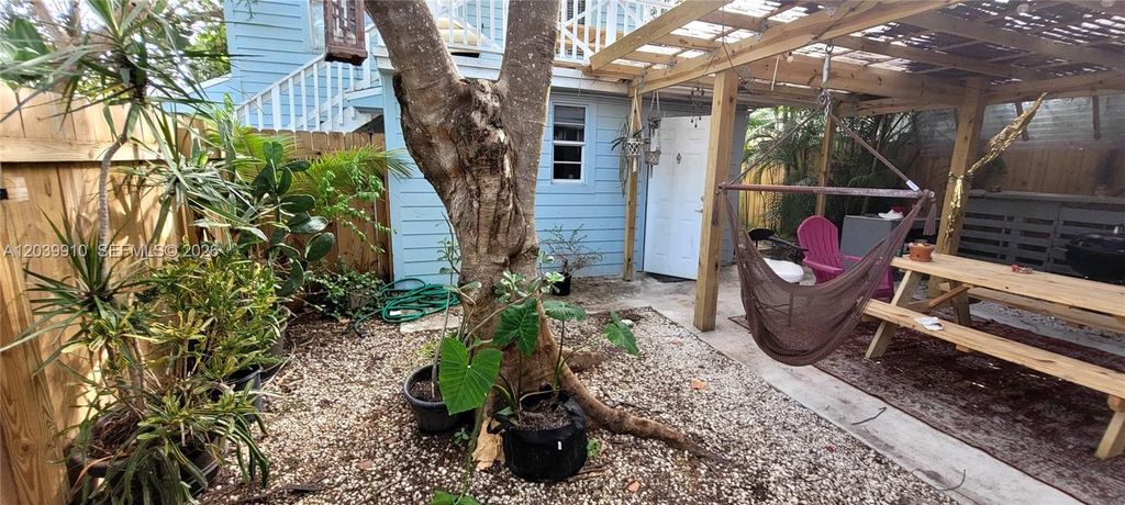 104 NE 5th St, Fort Lauderdale, FL 33301