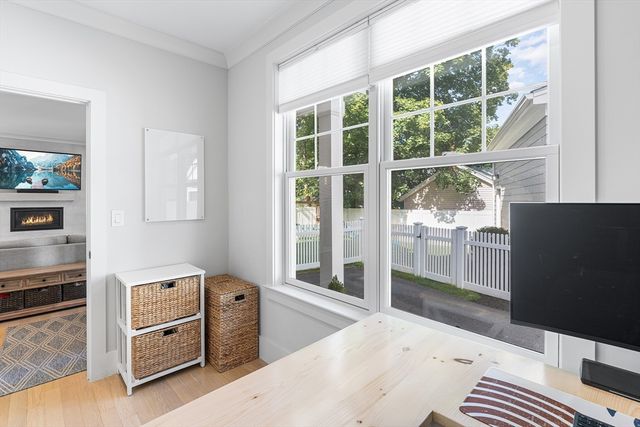 638 Webster St 638, Needham, MA 02492