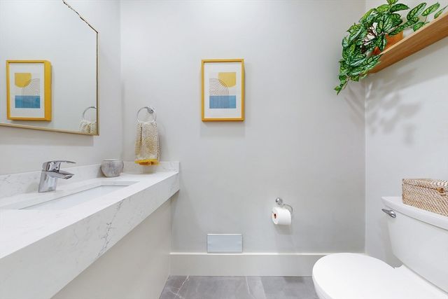 638 Webster St 638, Needham, MA 02492