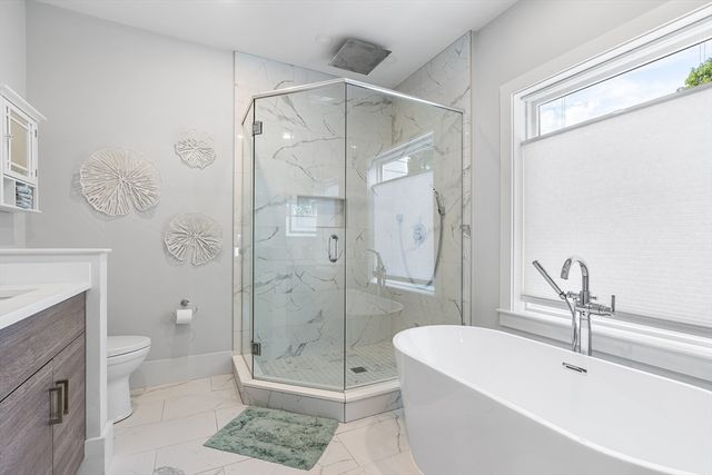 638 Webster St 638, Needham, MA 02492