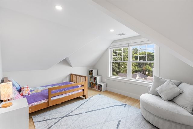 638 Webster St 638, Needham, MA 02492