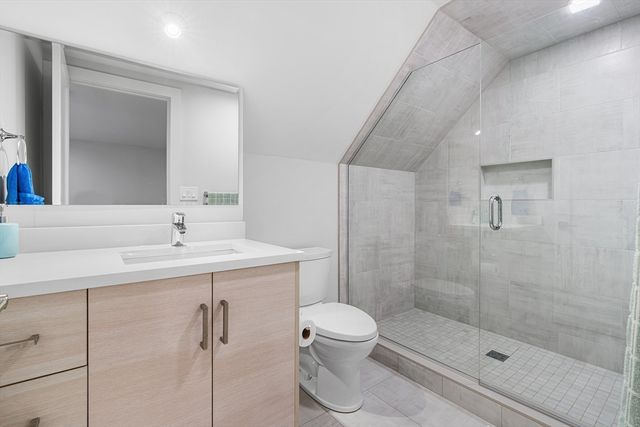 638 Webster St 638, Needham, MA 02492