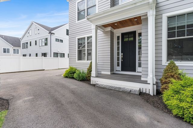 638 Webster St 638, Needham, MA 02492
