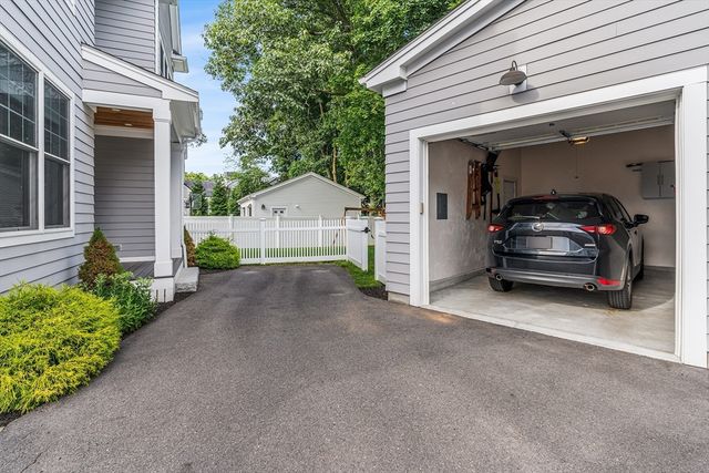 638 Webster St 638, Needham, MA 02492