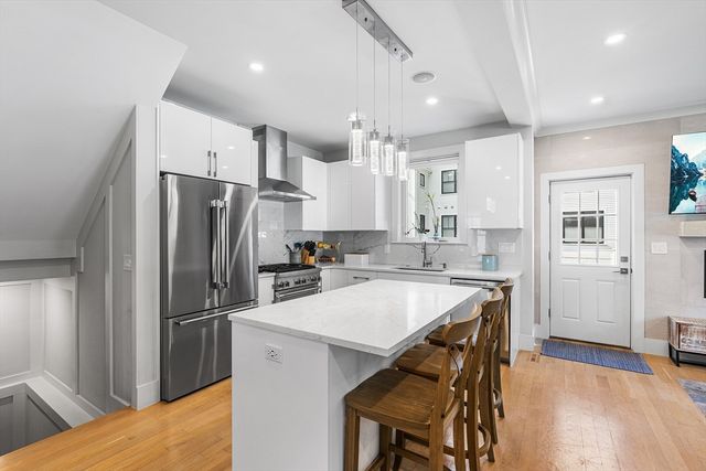 638 Webster St 638, Needham, MA 02492