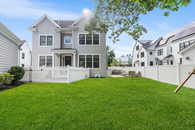 638 Webster St 638, Needham, MA 02492