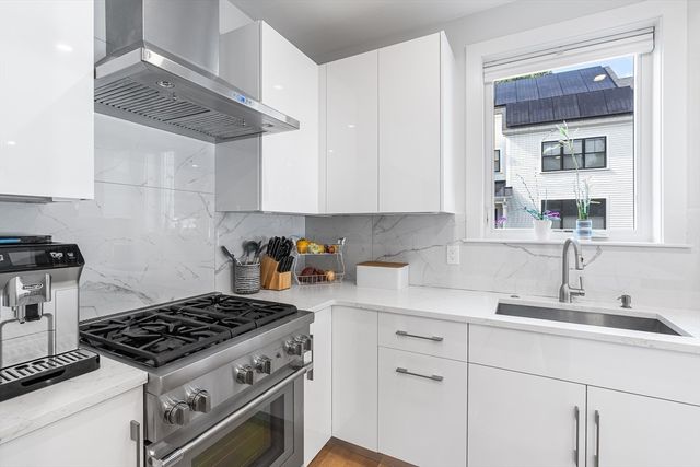 638 Webster St 638, Needham, MA 02492